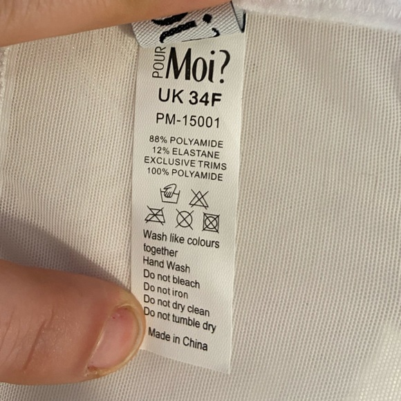 Lovely UK34F (US 34G) white bra with peekaboo sheer panels - Picture 3 of 4